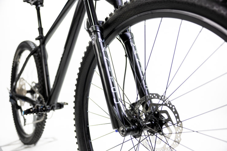 BICICLETA MONTAÑA ALUBIKE MTB XTA 3.0 29 NGO/AZUL T-S 12V